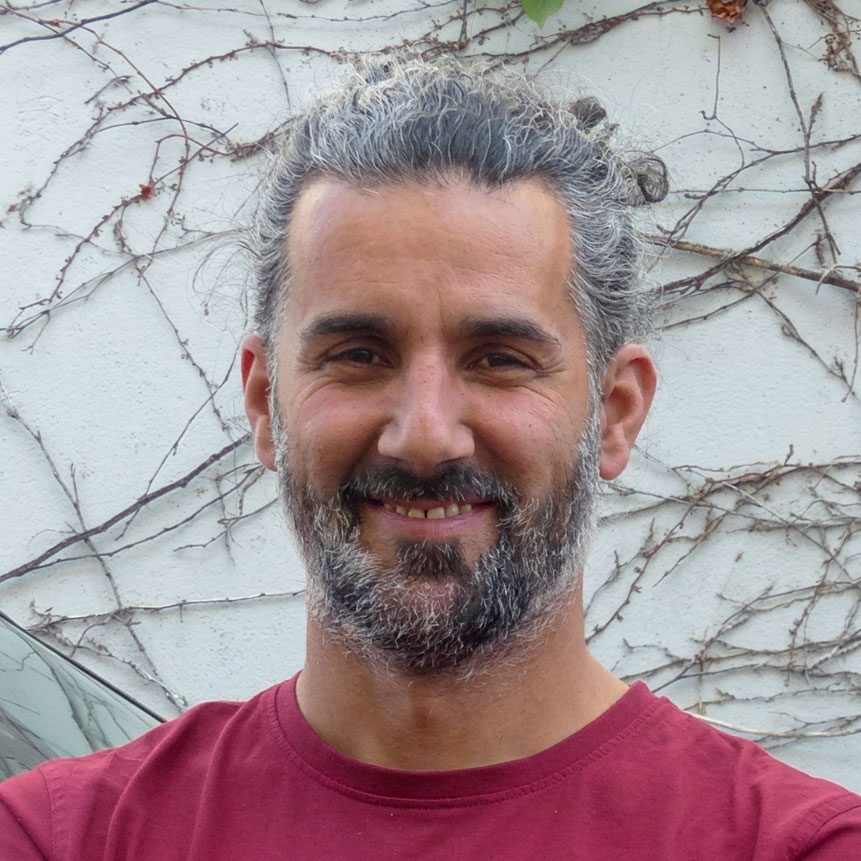 Porträt von Tolga Veron, Geschäftsführer und Elektriker von Elekto Breyer & Veron in Konstanz.