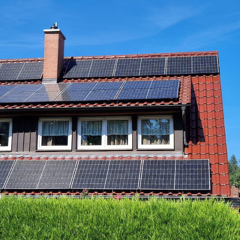 Photovoltaikanlage auf einem Hausdach in Konstanz.